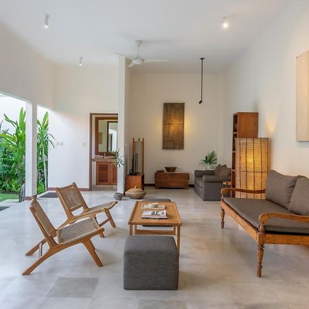 Amandaru Villa Legian Esterno foto