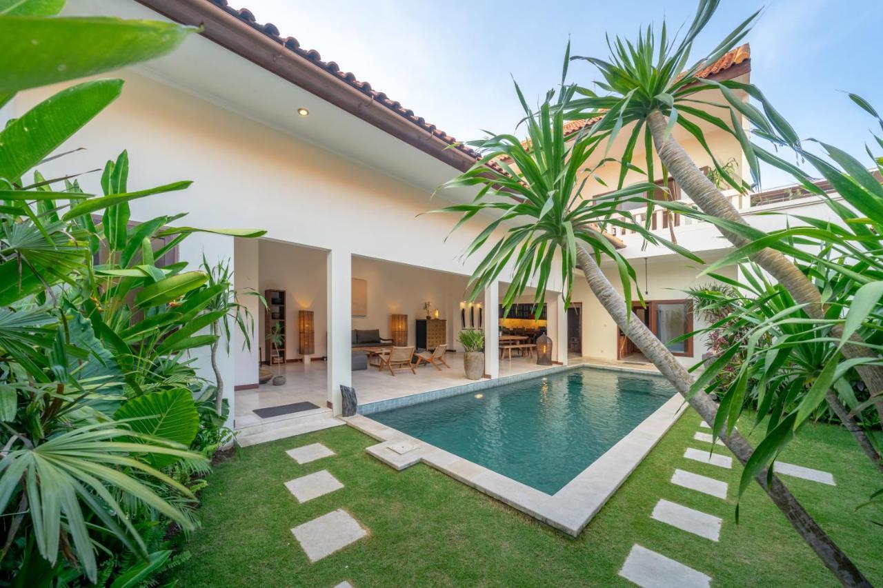 Amandaru Villa Legian Esterno foto