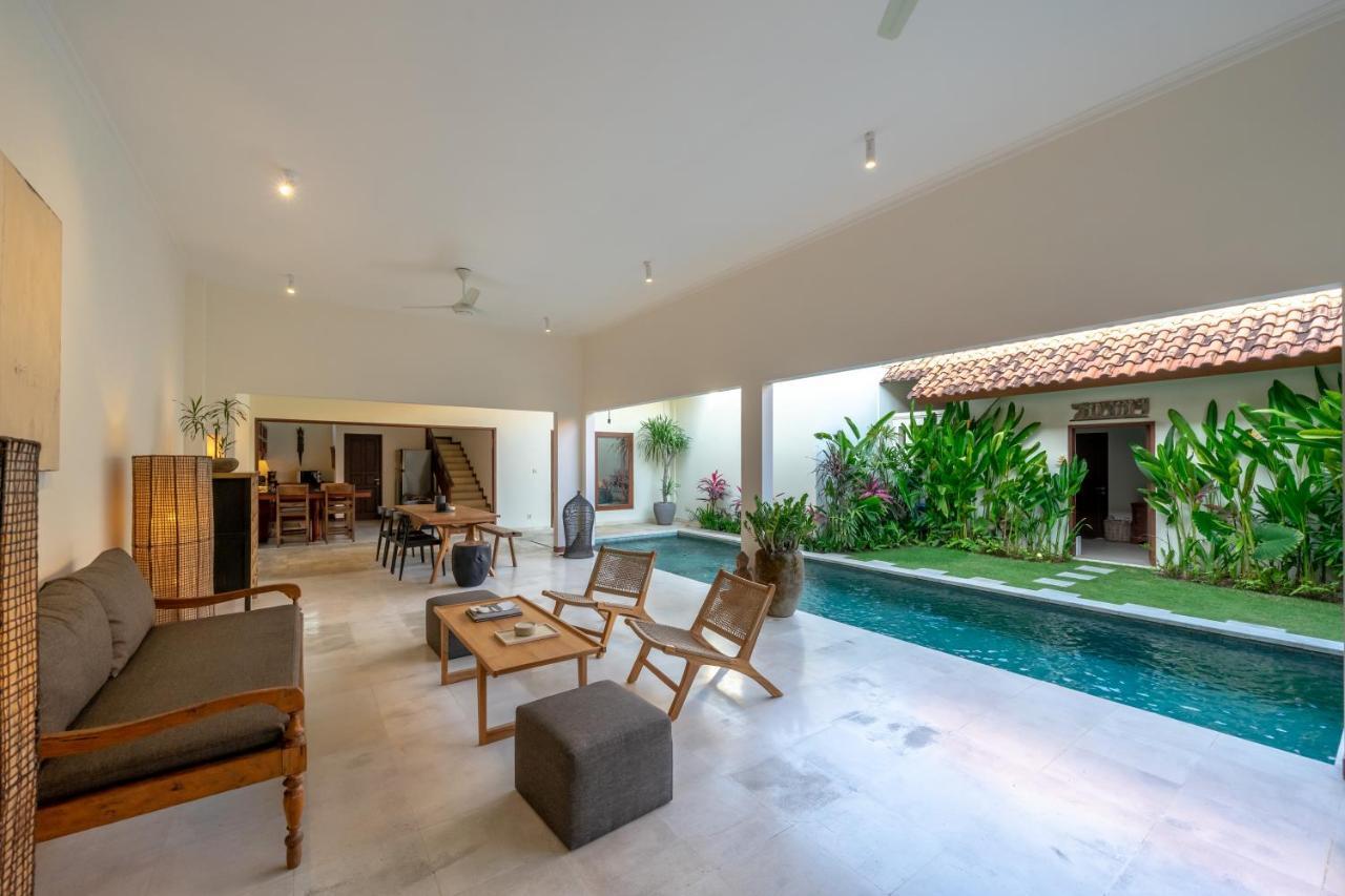 Amandaru Villa Legian Esterno foto