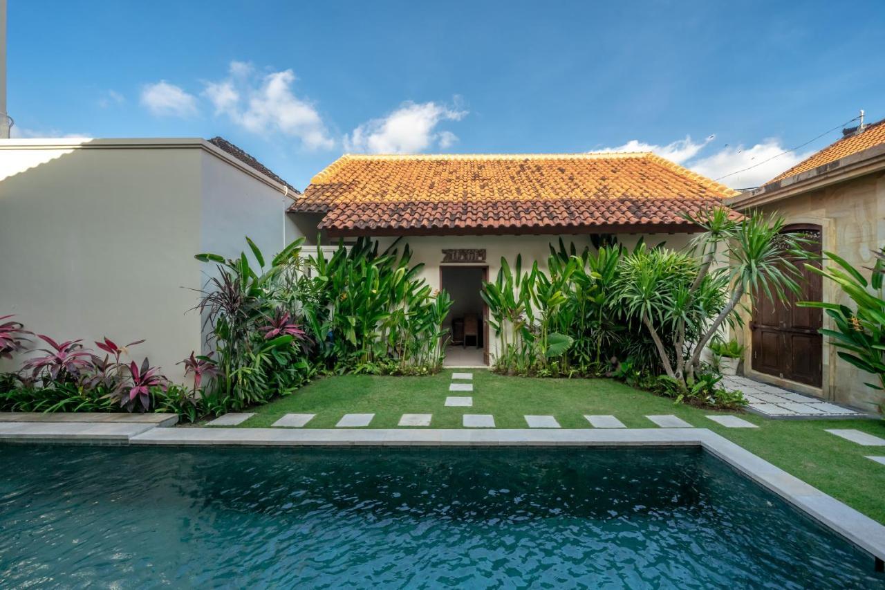Amandaru Villa Legian Esterno foto